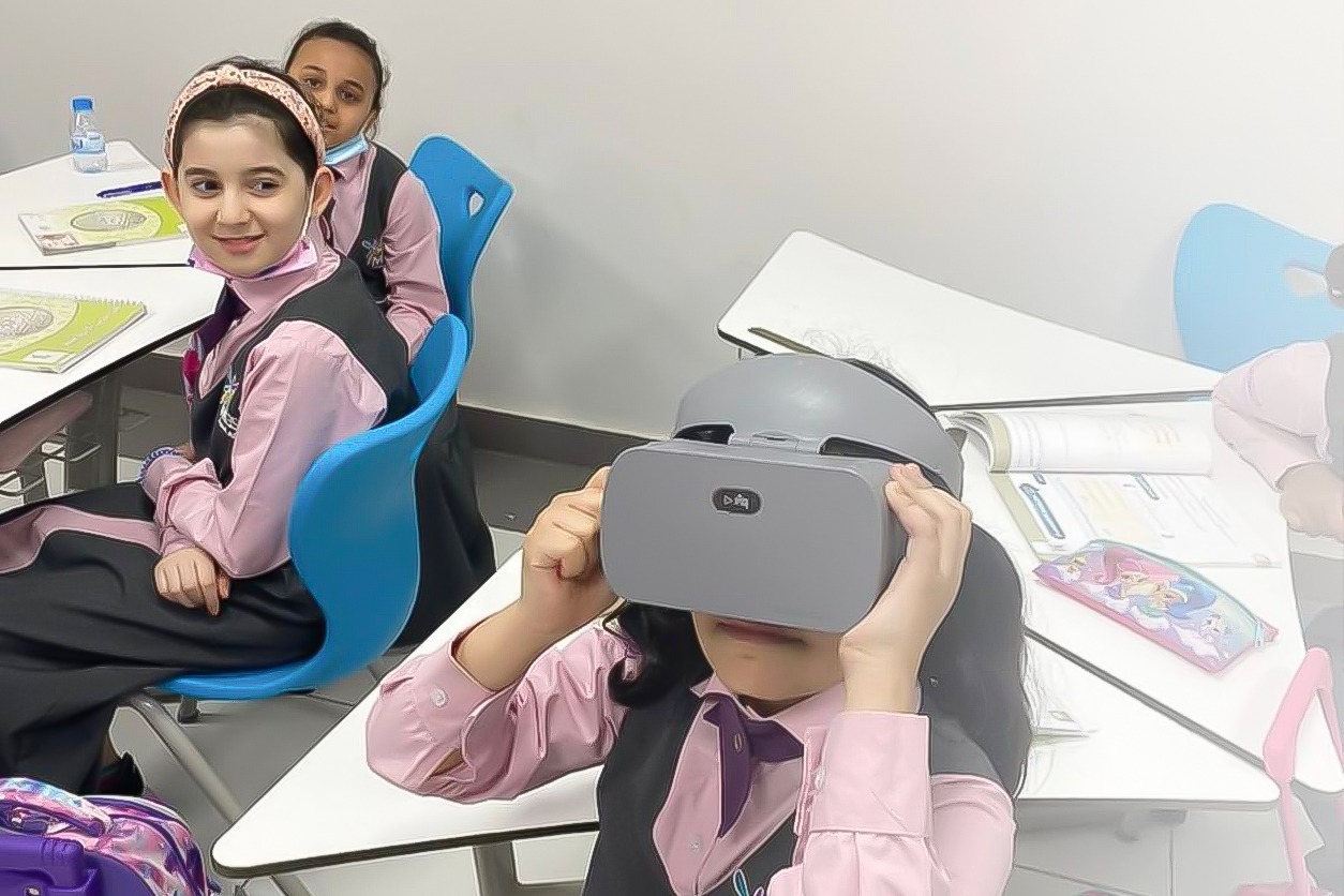 الواقع الافتراضي مدارس المنورة